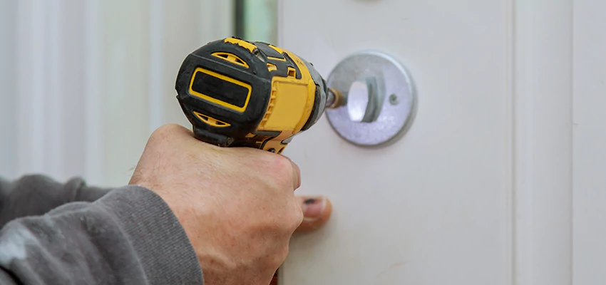 Street Locksmith For Smart Lock Repair in Pensacola